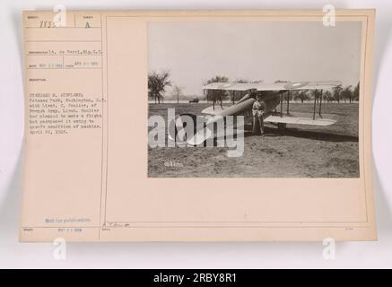 Lieutenant C. Soulier de l'armée française photographié avec un avion Standard M dans Potomac Park, Washington, DC. Le lieutenant Soulier avait initialement prévu de faire un vol, mais a dû le reporter en raison de l'état dangereux de la machine. Cette photographie a été prise le 24 avril 1918, mais elle n'était pas destinée à la publication. (Remarque : la légende fournie contient des mots mal orthographiés et est un mélange de dates et de descriptions différentes. J'ai fourni une légende révisée basée sur les informations disponibles.) Banque D'Images