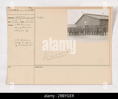 Les membres du personnel de la 28e division se sont rassemblés devant leur quartier général au Camp Hancock à Augusta, en Géorgie. La photographie a été prise le 21 juillet 1918 par le photographe L.H.P. Kingsmore. L'image documente la présence et l'organisation de la 28e Division pendant la première Guerre mondiale. Banque D'Images