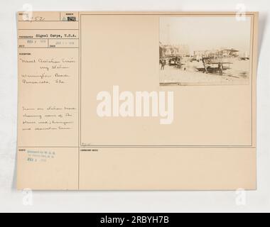 Station d'entraînement de l'aviation navale, Warrington Beach, Pensacola, Floride pendant la première Guerre mondiale. L'image représente la plage de la station avec plusieurs avions utilisés pour l'entraînement, des hangars et une tour d'observation. La photographie a été prise par signal corps, États-Unis et reçue le 2 janvier 1918. L'image a été diffusée par le ministère de la Guerre à la Division photo le 2 février 1918. Banque D'Images