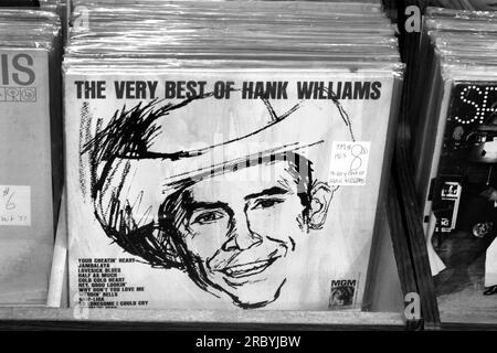 Une copie de l'album de 1963 'The Very Best of Hank Willias' en vente dans un magasin d'antiquités américain. Banque D'Images