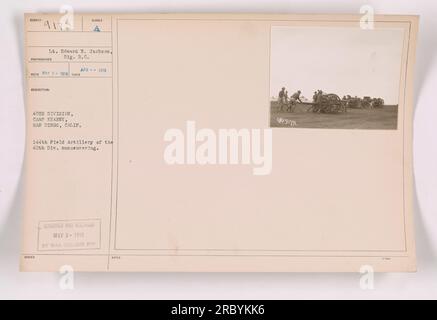 Soldats de la 144th Field Artillery de la 40th Division pratiquant des manœuvres au camp Kearny, San Diego, Californie en avril 1918. Cette photographie, prise par le lieutenant Edward M. Jackson du signal Reserve corps, a été reçue le 3 mai 1918 et publiée par la division du War College. Il porte le numéro d'identification 2973. Banque D'Images