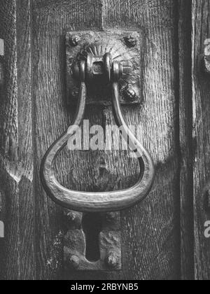 Poignée de porte à St Mary's and All Saints Church, Great Budworth, Cheshire Banque D'Images