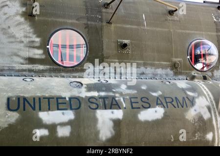 Peinture Boeing CH-47D Chinook 'My Old Lady' hélicoptère mis hors service après 54 ans de service Museum of Flight Seattle Washington State USA Banque D'Images