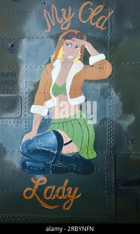 Art de nez sur un hélicoptère Boeing CH-47D Chinook 'My Old Lady' mis hors service après 54 ans de service Musée de vol Seattle Washington State USA Banque D'Images