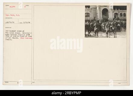 Des soldats de l'armée américaine participent à une scène de concours, représentant un procès, pendant la première Guerre mondiale. La scène fait partie d'une pièce appelée « Jeanne d'Arc » jouée par le Y.M.C.A. Section divertissement. Il se déroule devant l'église Jeanne d'Arc à Domremy, en France. Banque D'Images