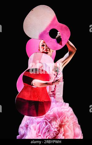 Londres, Royaume-Uni. 11 juillet 2023. Olga Pericet danse dans la pièce 'Malaguena' de 'la Leona'. Pericet, lauréate du Prix National de danse de l'Espagne 2018, revient au Festival Flamenco de Sadler's Wells avec un nouveau solo, la Leona, dans lequel elle se dénude physiquement et spirituellement pour une expérience intime avec le public. Crédit : Imageplotter/Alamy Live News Banque D'Images