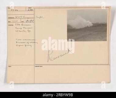 La 28e division effectue des manœuvres sur le terrain au camp Hancock à Augusta, Géorgie pendant la première Guerre mondiale. Cette photographie capture la Division de l'artillerie avec 17 canons tirés. L'image fait partie de la série 111-SC-2740 et a été prise par le photographe H.P. KINGSMORE le 21 janvier 1918. Banque D'Images