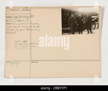 Sir Frederick Smith, procureur général de la Grande-Bretagne, et son groupe ont fait une tournée aux États-Unis et au Canada. Sur cette photographie, prise en janvier 1917, ils sont accompagnés du colonel Meriwether de l'armée britannique. L'image fait partie de la série 111-SC-2855, qui documente les activités militaires américaines pendant la première Guerre mondiale. Banque D'Images