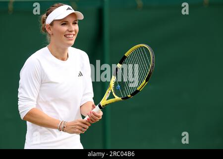 11 juillet 2023 ; All England Lawn tennis and Croquet Club, Londres, Angleterre : tournoi de tennis de Wimbledon ; Caroline Wozniacki et Cara Black lors de leur double match féminin contre Daniela Hantuchova et Laura Robson Banque D'Images