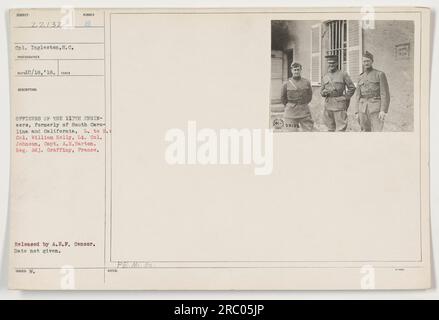 Légende : 22132 Cpl Ingleston, S.C., avec un groupe d'officiers du 117th Engineers, anciennement de Caroline du Sud et de Californie, posant pour une photographie. De gauche à droite : le colonel William Kelly, le lieutenant-colonel Johnson, le capitaine A.H. Barton, Reg Ajust. Graffiny. Cette image a été prise en France pendant la première Guerre mondiale. Banque D'Images