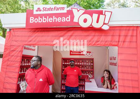 Alpharetta Atlanta Géorgie, Alpharetta Arts Streetfest, festival d'artisanat d'art annuel, stand de vendeur d'assurance State Farm Banque D'Images