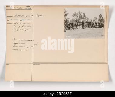 Des sous-officiers de la 28e division au Camp Hancock, Augusta, Géorgie, sont vus sur la photo travaillant avec des télémètres pendant une classe de mitrailleuses. L'image a été prise le 5 février 1918 et enregistrée sous la description de la division 815 dans les notes de laboratoire. #WWI #MilitaryTraining Banque D'Images