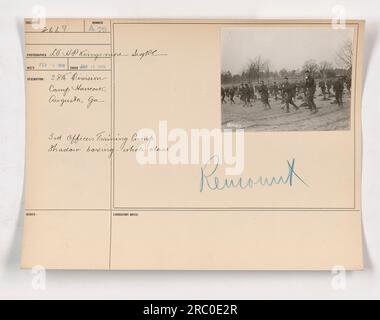 Les soldats de la 28e division participent à la boxe de l'ombre pendant le camp d'entraînement du 3e officier au camp Hancock à Augusta, Géorgie. Cette photographie a été prise le 18 janvier 1918. Banque D'Images