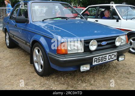 Une Ford Escort Mk3 1984 exposée au salon automobile classique de la Côte d'Azur, Paignton, Devon, Angleterre, Royaume-Uni. Banque D'Images