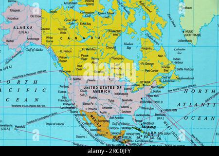 carte du monde avec le continent nord-américain, les pays et les océans, l'alaska, l'amérique et le canada au premier plan Banque D'Images