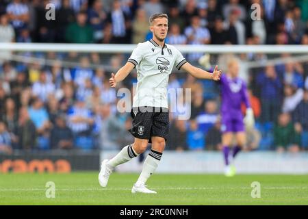 Chesterfield, Royaume-Uni. 11 juillet 2023. Le défenseur de Sheffield Wednesday Will Vaulks (4) fait des gestes lors du match de témoignage de Chesterfield vs Sheffield Wednesday Drew Talbot au SMH Group Stadium, Chesterfield, Royaume-Uni, le 11 juillet 2023 Credit : Every second Media/Alamy Live News Banque D'Images