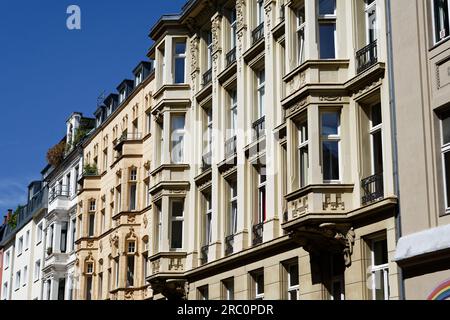 façades grunderzeit magnifiquement restaurées avec baies vitrées dans le quartier belge de cologne Banque D'Images