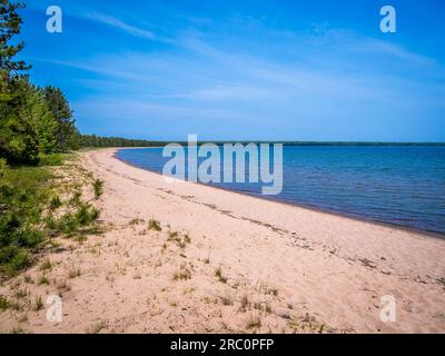 Lake Superior Beach dans Big Bay State Park sur Madeline Island dans les îles Apostle National Lakeshore dans le Wisconsin USA Banque D'Images