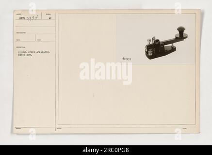 L'image montre un gros plan d'un appareil de signal corps pendant la première Guerre mondiale. Plus précisément, il affiche une clé radio utilisée pour communiquer via des transmissions sans fil. La photographie a été prise et délivrée par le signal corps avec le numéro d'identification HUMBER 207 78,74. Aucune note ou information supplémentaire n'est fournie. Banque D'Images