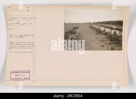 Le lieutenant Edward N. Jackson du signal corps a pris cette photographie en avril 1918 au Camp Kearny, San Diego, Californie. Il montre un train de ravitaillement appartenant à la 79e brigade d'infanterie de la 40e division. La brigade campe au ranch San Diegits à Del Mar, en Californie, au cours d'une randonnée de 10 jours. La photographie a été censurée et publiée par la branche historique de la Division des plans de guerre le 3 mai 1918. Banque D'Images