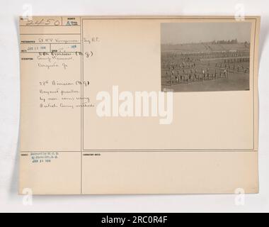 Les soldats de la 28e division au camp Hancock à Augusta, Géorgie, pratiquent les techniques de baïonnette en utilisant les méthodes de l'armée britannique pendant la première Guerre mondiale. Cette photographie, prise le 25 janvier 1918, capture les sous-officiers perfectionnant leurs compétences. Publié par W.C.D. à la Division photo le lendemain. Banque D'Images