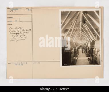 Salle de concassage à Pillsbury Flour Mills à Minneapolis, Minnesota. Cette photo montre la première étape du broyage du blé. Prise en 1917 pendant la première Guerre mondiale, elle fait partie d'une série documentant les activités militaires américaines. Photographie de Reco, remise à C.P.I. le 19 décembre 1917. Banque D'Images