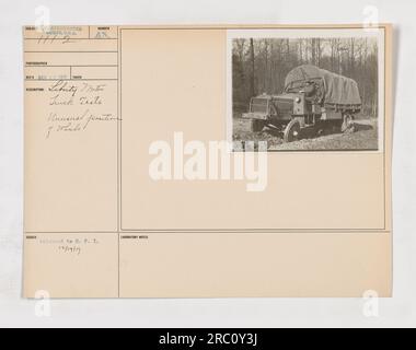 Sur cette photographie, prise le 10 décembre 1917, pendant la première Guerre mondiale, le Quartermaster corps of the U.S. L'armée a effectué des tests sur un camion Liberty Motor. L'image montre le chariot avec ses roues positionnées de manière inhabituelle. Cette photographie a été communiquée au Bureau de l'information publique. Les notes de laboratoire sur l'image ne sont pas disponibles. Banque D'Images