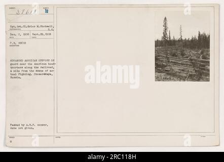 Le sergent de 1e classe Grier M. Shotwell du signal corps a été photographié le 2 décembre 1918, près du quartier général américain à Obozerskaya, en Russie. Il gardait un avant-poste américain avancé le long de la voie ferrée, à environ un mile des combats. La photo a été prise par le photographe P.N. 28618 et approuvée par le censeur de l'A.E.P. Banque D'Images