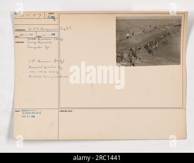 Des sous-officiers au camp Hancock à Augusta, Géorgie, sont vus pratiquer des techniques à baïonnette en utilisant les méthodes de l'armée britannique. La photographie, étiquetée 111-SC-2447, a été prise en janvier 1918 dans le cadre des activités de formation de la 28e Division (N.G.) pendant la première Guerre mondiale. Il a été publié par la Division de la photo à des fins de documentation. Banque D'Images