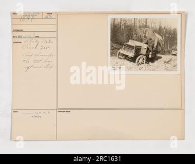 Image d'un Liberty Motor Truck testé sur une route escarpée et douce par le Quartermaster corps pendant la première Guerre mondiale. Photographie prise le 10 décembre 1917. Aucun autre détail n'est disponible. Banque D'Images