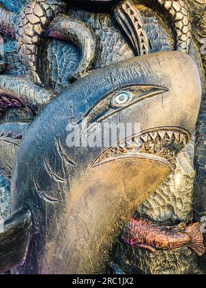 Taupo, Nouvelle-Zélande - 29 juin 2023 : image détaillée de l’œuvre d’art publique récemment installée par les sculpteurs Delani Brown et Kingi Pitiroi dans le cadre de Taupo Banque D'Images