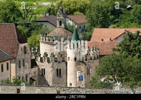 Chapelle romane de Saint Michael (Engelsburg) à l'entrée du quartier du monastère de Neustift, à 3 km à l'est de Brixen/Tyrol du Sud Banque D'Images