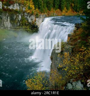 États-Unis, ID, Upper Mesa Falls, Henrys Fork of Snake River, près d'Ashton Banque D'Images