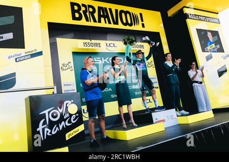 France. 11 juillet 2023. Photo Alex Whitehead/SWpix.com - 11/07/2023 - Cyclisme - Tour de France 2023 - étape 10 : Vulcania à Issoire (167.2km) - Jasper Philipsen d'Alpecin-Deceuninck en maillot vert crédit : SWpix/Alamy Live News Banque D'Images