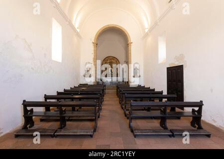 Vue intérieure de l'église paroissiale Igreja de Nossa Senhora da Graca sur le site de la forteresse Fortaleza de Sagres, Ponta da Sagres, district de Faro Banque D'Images