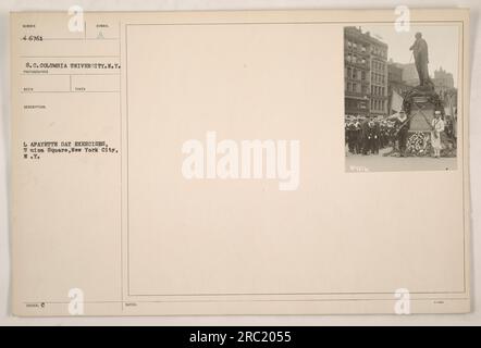 Soldats et civils se rassemblent pour les exercices Lafayette Day à Union Square, New York City, en 1918. Cette photographie, prise par le photographe S.C. Columbia University, dépeint l'événement. L'image porte le symbole de description 'A' et a été émise par le comité des exercices Lafayette Day. Lafayette Day est une commémoration des contributions du marquis de Lafayette pendant la guerre d'indépendance américaine. Banque D'Images