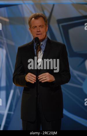 BEVERLY HILLS, CA - NOVEMBRE 29 : Stephen Collins assiste à la 8e cérémonie annuelle des Family Television Awards au Beverly Hilton Hotel Credit : Ron Wolfson / MediaPunch Banque D'Images