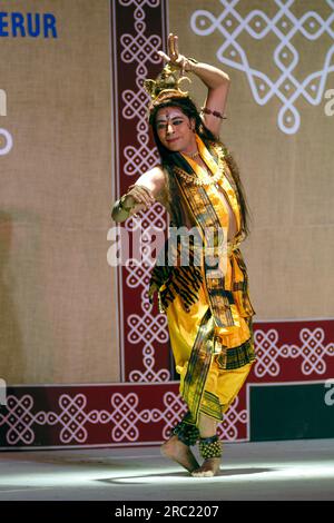 Danse Shiva tandava à Bharatanatyam, danse classique du Tamil Nadu, Inde, Asie Banque D'Images