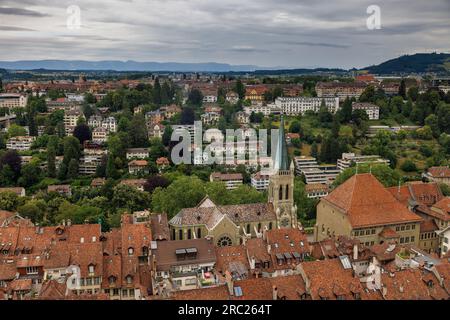 Vue depuis Berner Münster sur la vieille ville de Berne en été Banque D'Images