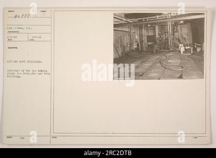 Intérieur de l'usine de fabrication de glace pour le State, War and Navy Building. La photo a été prise le 9 avril 1919 par le photographe CPL. Sabots de la série SUBIECTI 46889. La photo a été publiée le 5 avril 1919, et la description et les notes indiquent que l'emplacement est les bâtiments de guerre et de marine.- Banque D'Images