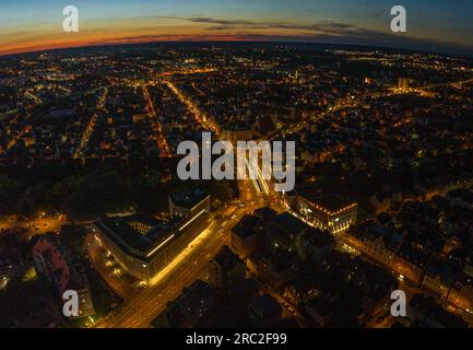Belle nuit tombée sur Augsbourg, vue sur le quartier appelé Oberhausen Banque D'Images