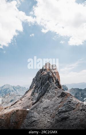 Montagne rocheuse avec crête vive dans le parc national Picos de Europa, entre Cantabrie et Asturies Banque D'Images