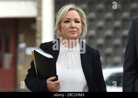 Londres, Royaume-Uni. 12 juillet 2023. Michelle 0'Neill ancienne vice-première ministre d'Irlande du Nord entre 2020-2022 et ancienne ministre de la Santé 2016-17 arrive pour témoigner. L'enquête britannique sur la Covid-19 est une enquête publique indépendante sur la réponse du Royaume-Uni à la pandémie de COVID-19 et sur l'impact de cette pandémie, et sur les leçons à tirer pour l'avenir, qui se tient à Dorland House dans l'ouest de Londres. Crédit : MARTIN DALTON/Alamy Live News Banque D'Images