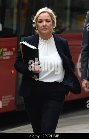 Londres, Royaume-Uni. 12 juillet 2023. Michelle 0'Neill ancienne vice-première ministre d'Irlande du Nord entre 2020-2022 et ancienne ministre de la Santé 2016-17 arrive pour témoigner. L'enquête britannique sur la Covid-19 est une enquête publique indépendante sur la réponse du Royaume-Uni à la pandémie de COVID-19 et sur l'impact de cette pandémie, et sur les leçons à tirer pour l'avenir, qui se tient à Dorland House dans l'ouest de Londres. Crédit : MARTIN DALTON/Alamy Live News Banque D'Images