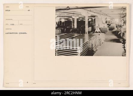 Photographie de la fabrication de munitions pendant la première Guerre mondiale. La photo, prise en 1919, montre un ouvrier symboliquement impliqué dans le processus de production. Des notes supplémentaires révèlent que cette image est liée à la fabrication de AAA Ohio. Banque D'Images