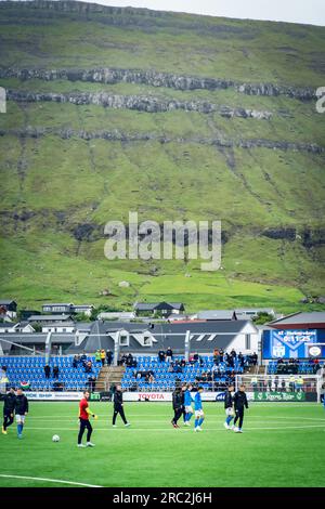 Klaksvik, Îles Féroé. 11 juillet 2023. L'échauffement a lieu avant le match de qualification de l'UEFA Champions League entre Ki et Ferencvaros au stade Djupumyra à Klaksvik. (Crédit photo : Gonzales photo/Alamy Live News Banque D'Images