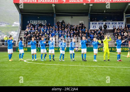 Klaksvik, Îles Féroé. 11 juillet 2023. Les joueurs de Ki s'alignent pour le match de qualification de l'UEFA Champions League entre Ki et Ferencvaros au stade Djupumyra à Klaksvik. (Crédit photo : Gonzales photo/Alamy Live News Banque D'Images