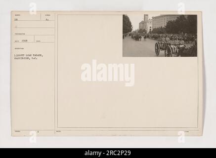Soldats marchant lors d'un Liberty Loan Parade à Washington, DC en 1918. La parade avait pour but de promouvoir la vente de Liberty Loans. 188(Note-188 symboles) photo : avec la permission du National Museum of American History, Collection Kenneth E. Ennedy, acc. # 1981.1168.152 (copie négative) Banque D'Images