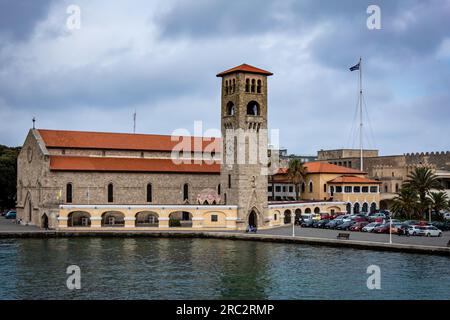 Rhodes, Grèce - 27 mai 2023 : Cathédrale de l'Annonciation de Theotokos à Mandraki Marina. Banque D'Images