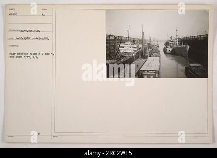 Image montrant un bordereau entre les quais #2 et #3 à New York, prise en mars 1920. Le bordereau a été utilisé pour des activités militaires pendant la première Guerre mondiale. Photographie du capitaine Cox, S.C. Reçu le 10 avril 1920. Banque D'Images